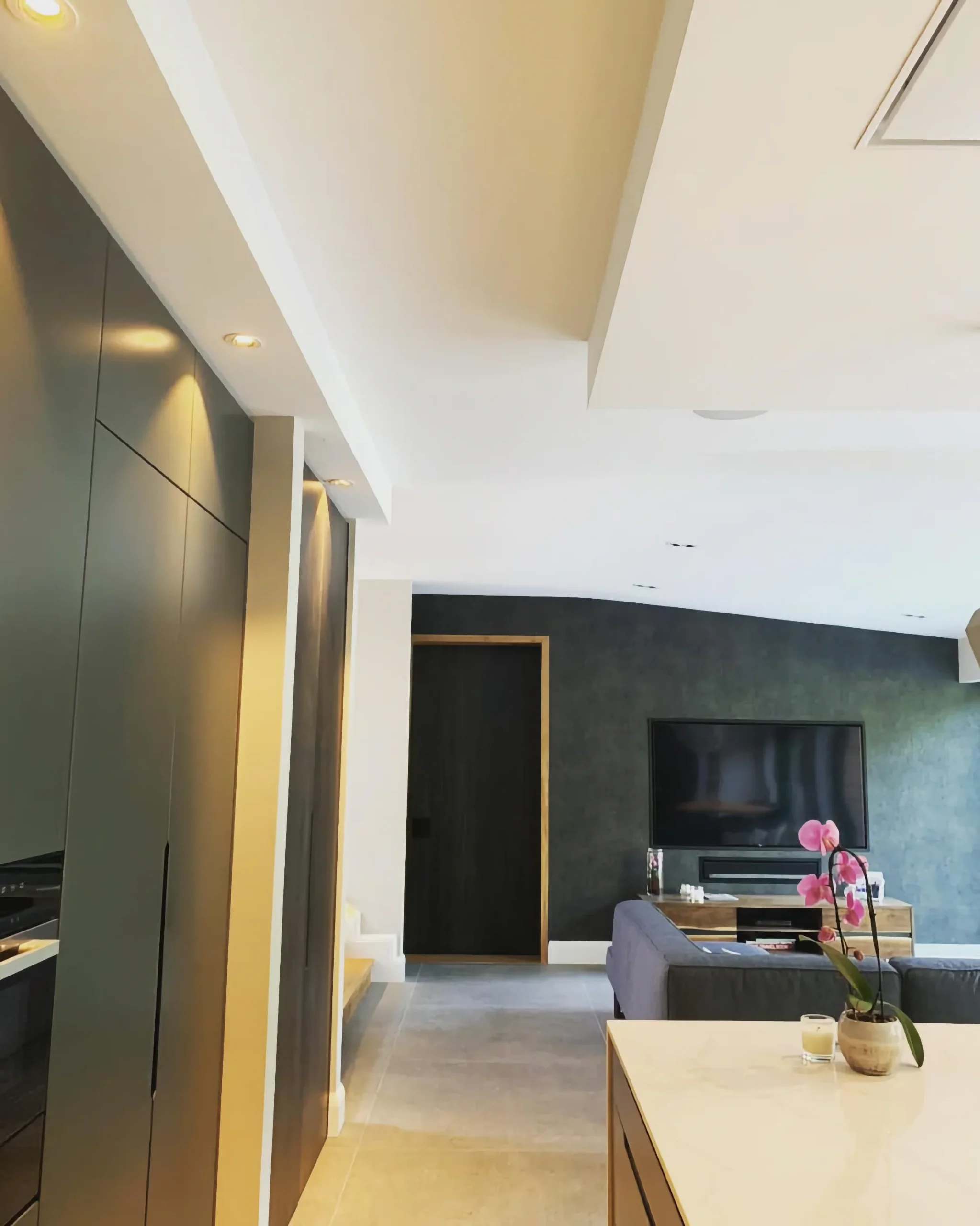 Polished Plaster Feature Wall in London - Profile Plastering London Polished Plaster Feature Wall in London - Profile Plastering London